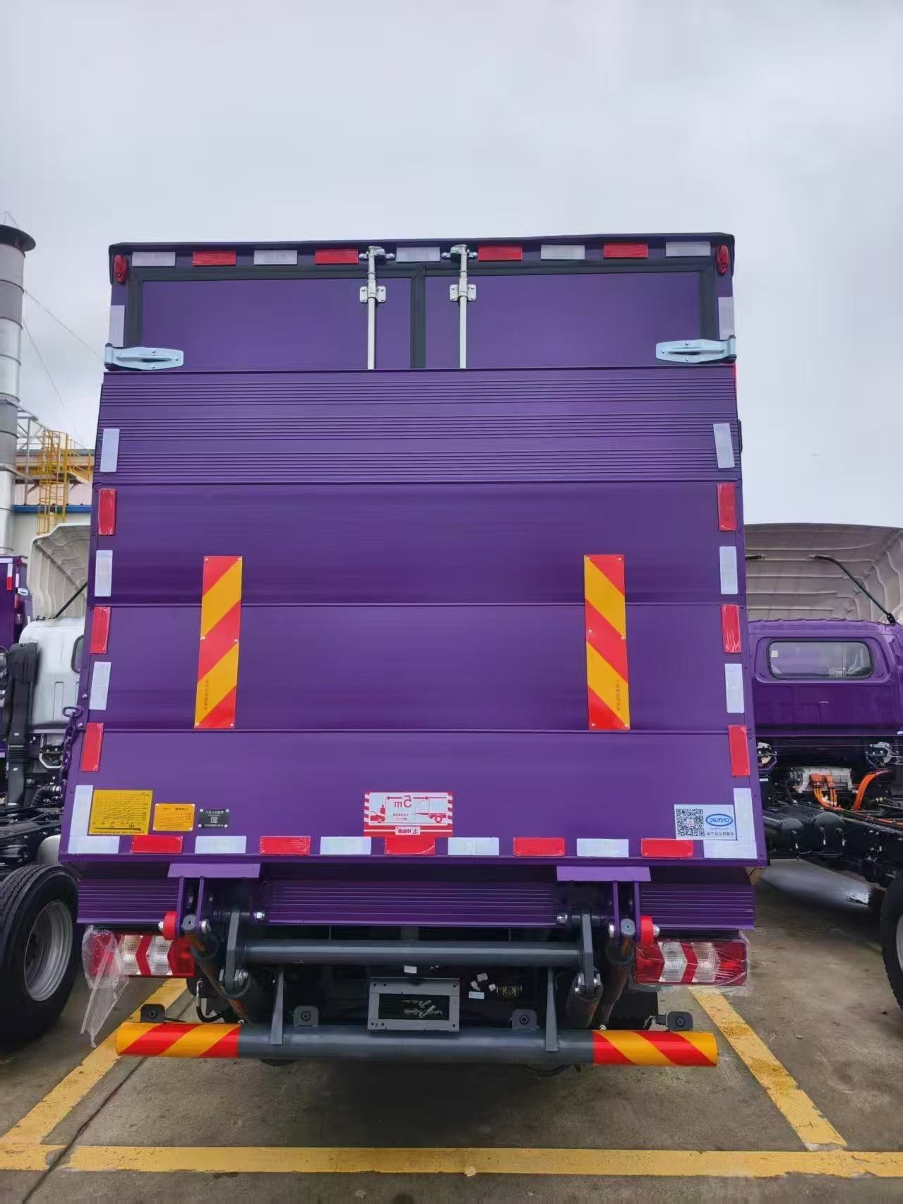 Heavy Duty Steel Truck Bumpers-Hydraulic Components for Dongfeng/Jiefang Retrofit/Upgrade
