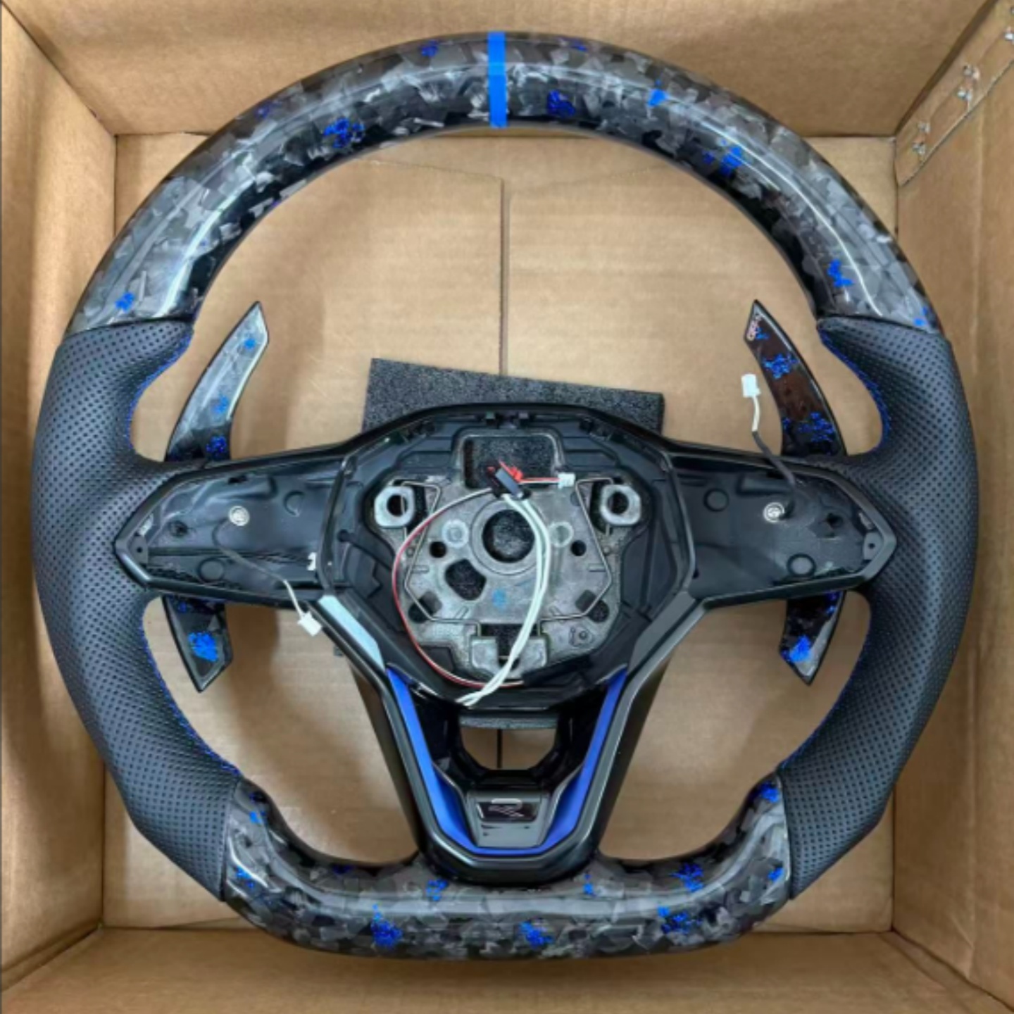 High Quality Forged Carbon Fiber Leather Steering Wheel for Volkswagen vw Golf 4 5 6 7 8 GTI GTD Automotive Interior Accessories