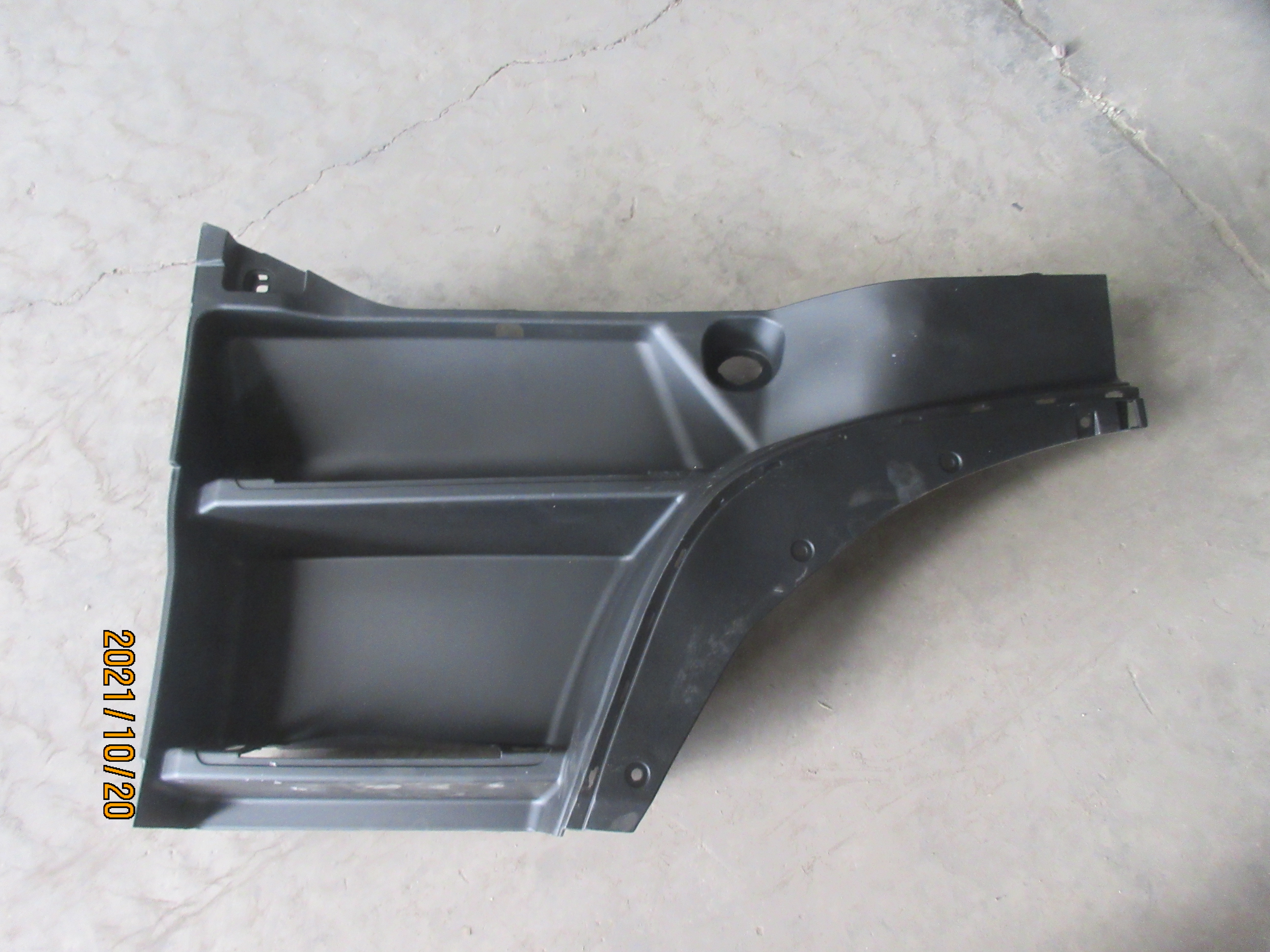 Heavy Truck Spare Parts for Sinotruk WG1664232017 Right Fender Front Truck Body Exterior Components