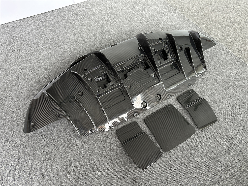 New Arrival N Style Carbon Fiber Rear Bumper Diffuser for 2021 Ferrari F8 Tributo Spider Rear Diffuser Rear Spoiler