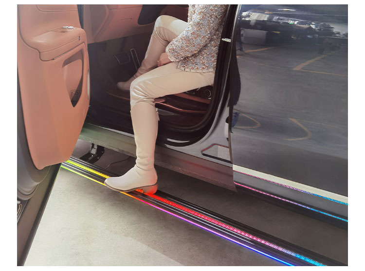 Hot Sale Accessories Power Aluminium Alloy Threshold Vehicle Running Board for Suv Electric Side Step LED Light