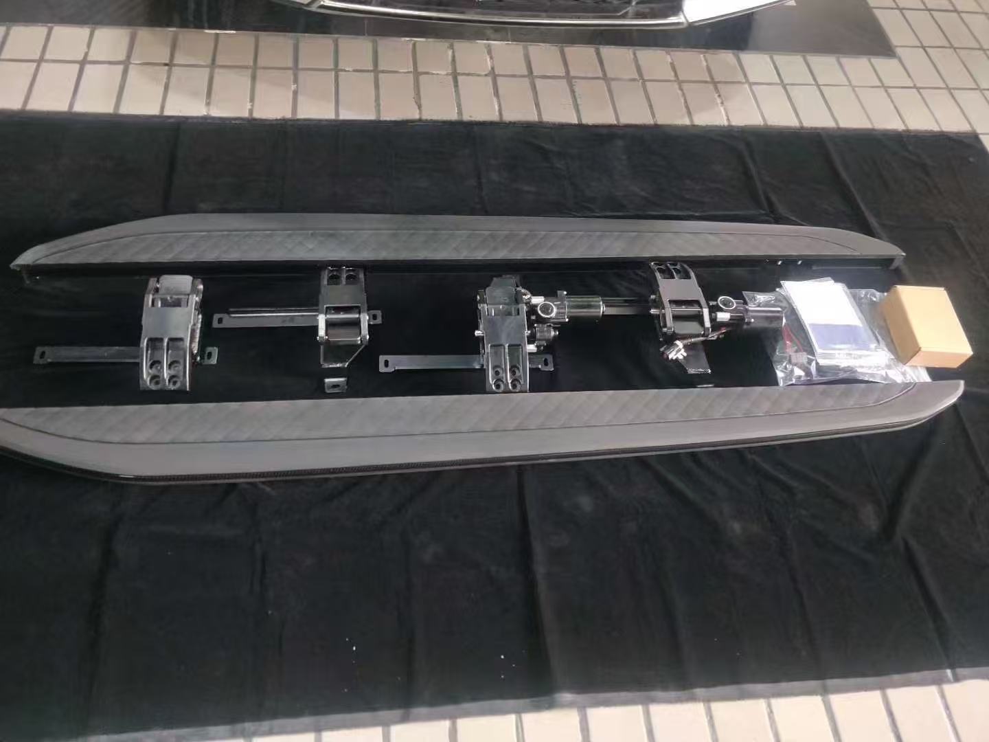 For Luxury Rolls-Royce Cullinan Waterproof Electric Side Step Carbon Fiber Printed Electric Running Board