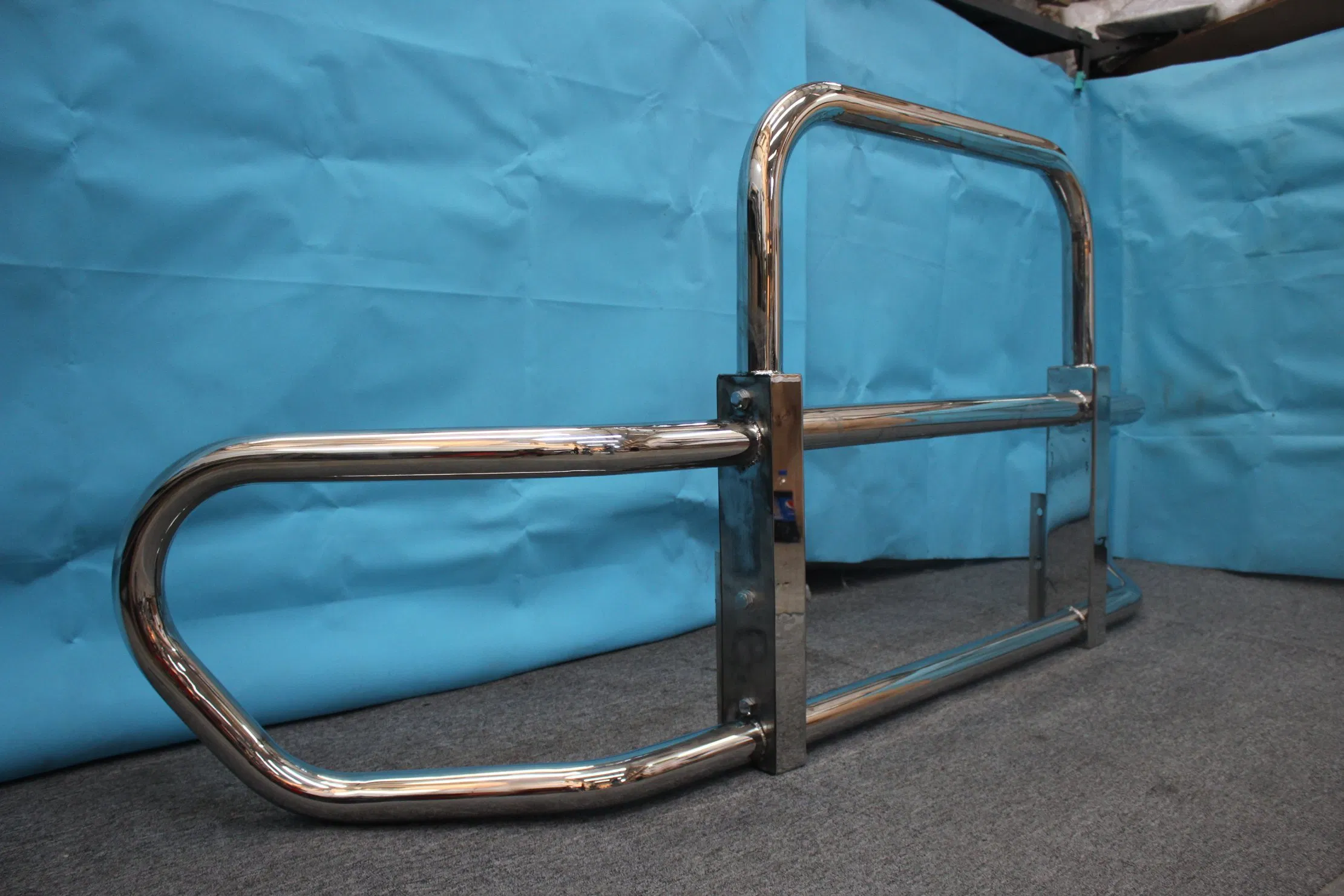 New Arrivals Truck Grille Guard Front Bumper for Volvo Vnl