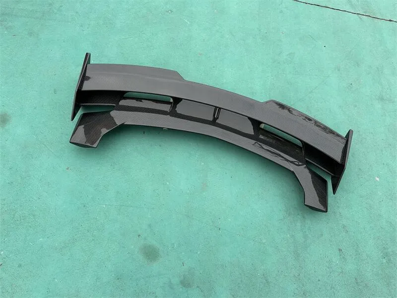 Lamborghini Urus Carbon Fiber Spoiler 2