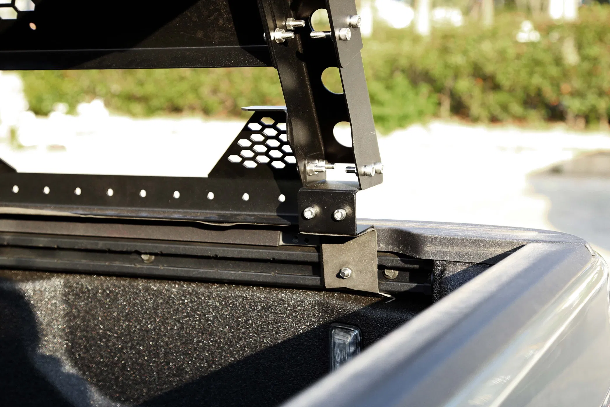 20 Years Factory Pickup Accessories Offroad Universal Truck Bed Rack Roll Bar with Water Tank