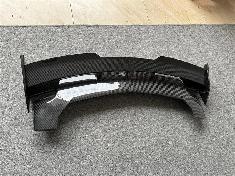 Lamborghini Urus Carbon Fiber Spoiler 4