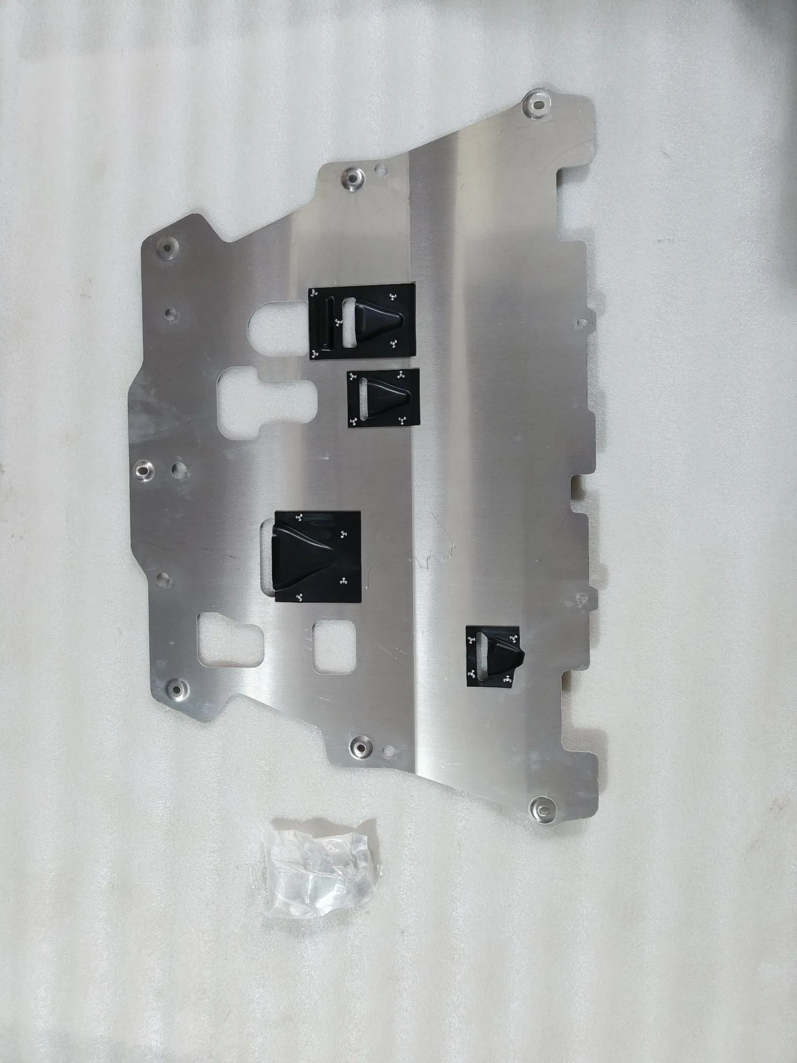 Aluminum Car Accessories OEM Auto Engine Shield Engine Guard Skid Plate for S90 Xc90 Xc60 18 31399006