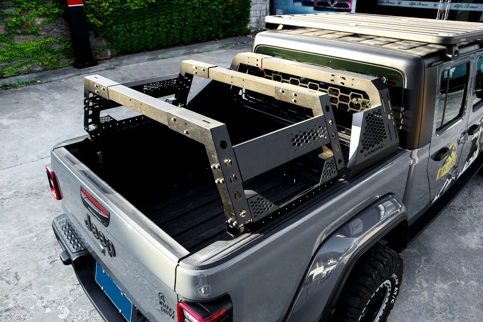 20 Years Factory Pickup Accessories Offroad Universal Truck Bed Rack Roll Bar with Water Tank