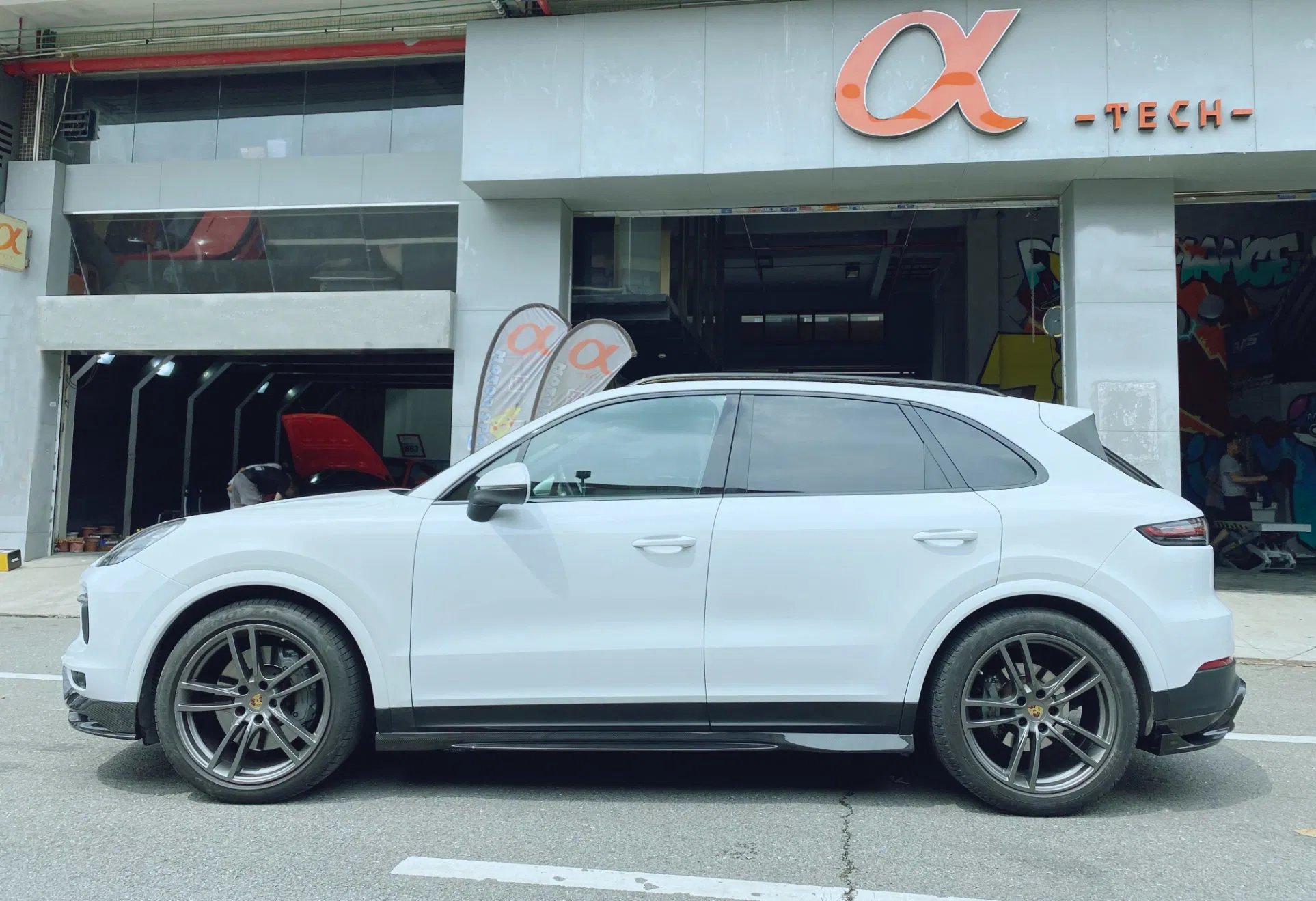 for Porsche Cayenne Dry Carbon Fiber Car Side Skirts, Body Kits, Skirt Set