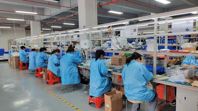 Fábrica Shenzhen MDH Beauty — Linha de Produção de Dispositivos de Beleza