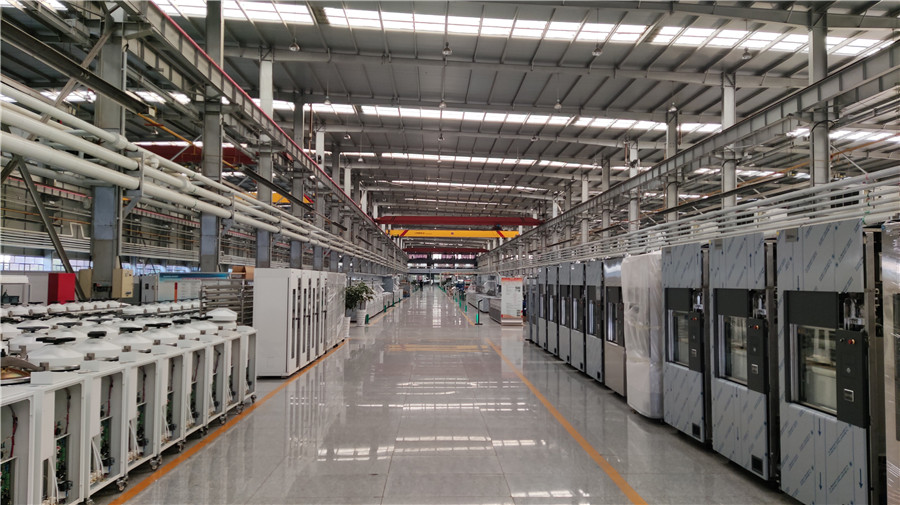 Injection puncture medical equipment and syringes