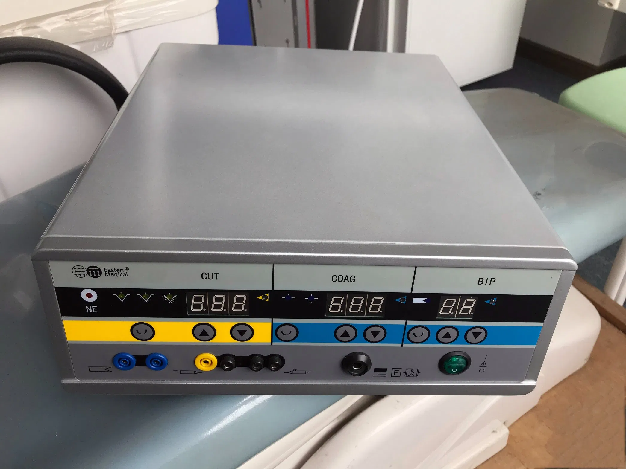 High Frequency Electric Knife Electrosurgical Unit Medical Surgical Equipment Emergency Device Price