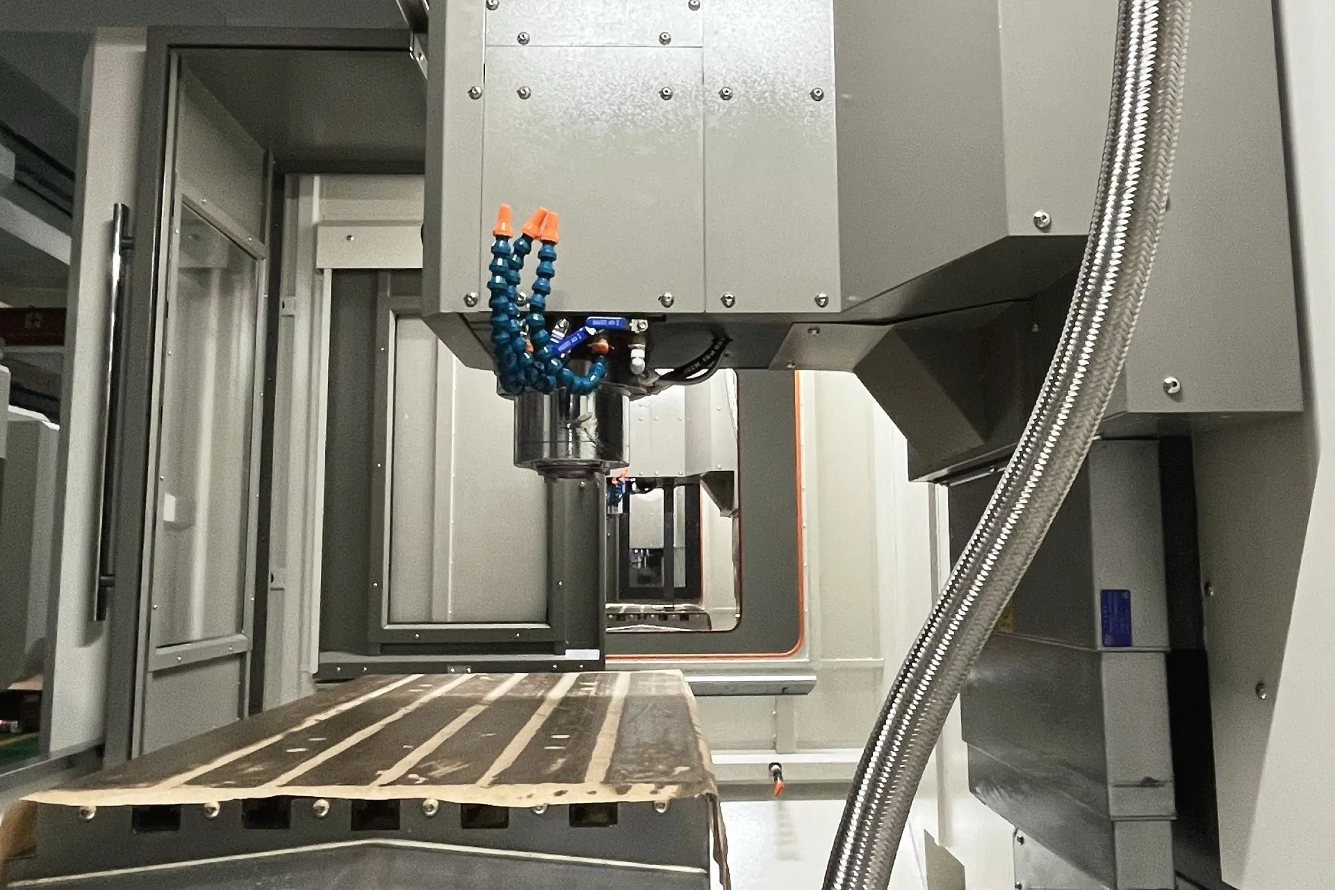 Socay CNC High Precision Vmc 850 Vmc855 3/4/5 Axis Vertical Machining Center CNC Milling Machine Vmc