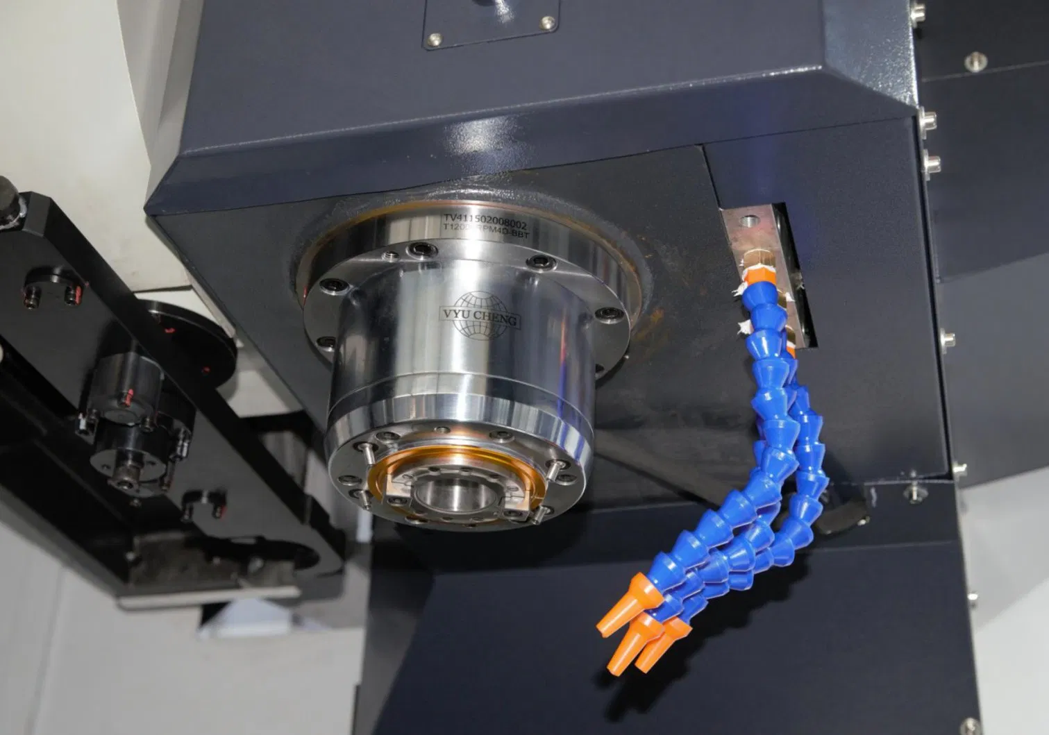 CNC Milling Drilling Tapping Machine Center