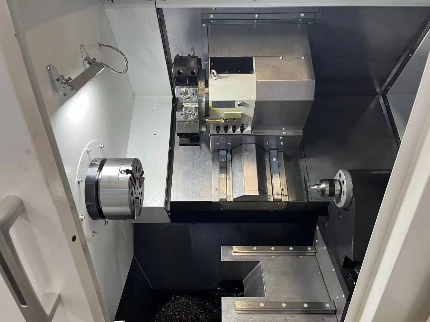 CNC HTC3650 High-Efficiency Incline Machine Center CNC Center for Hobby for Metal/Cube/Plastic Cutting Tapping for Sale