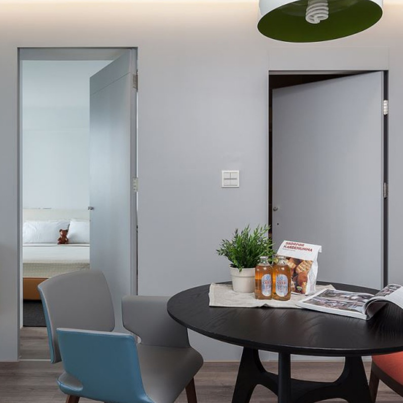 Hot Sale White Aluminum Wood Concealed Frame Frameless Hidden Door Interior Invisible Flush Door for Hotels, Villas