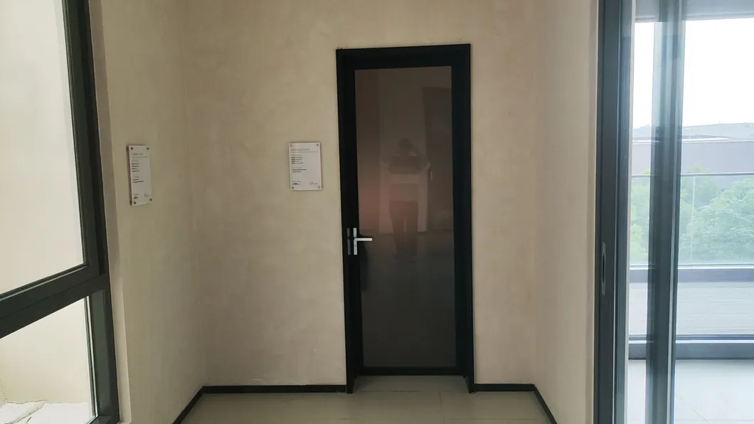 Aluminum Frame Detail