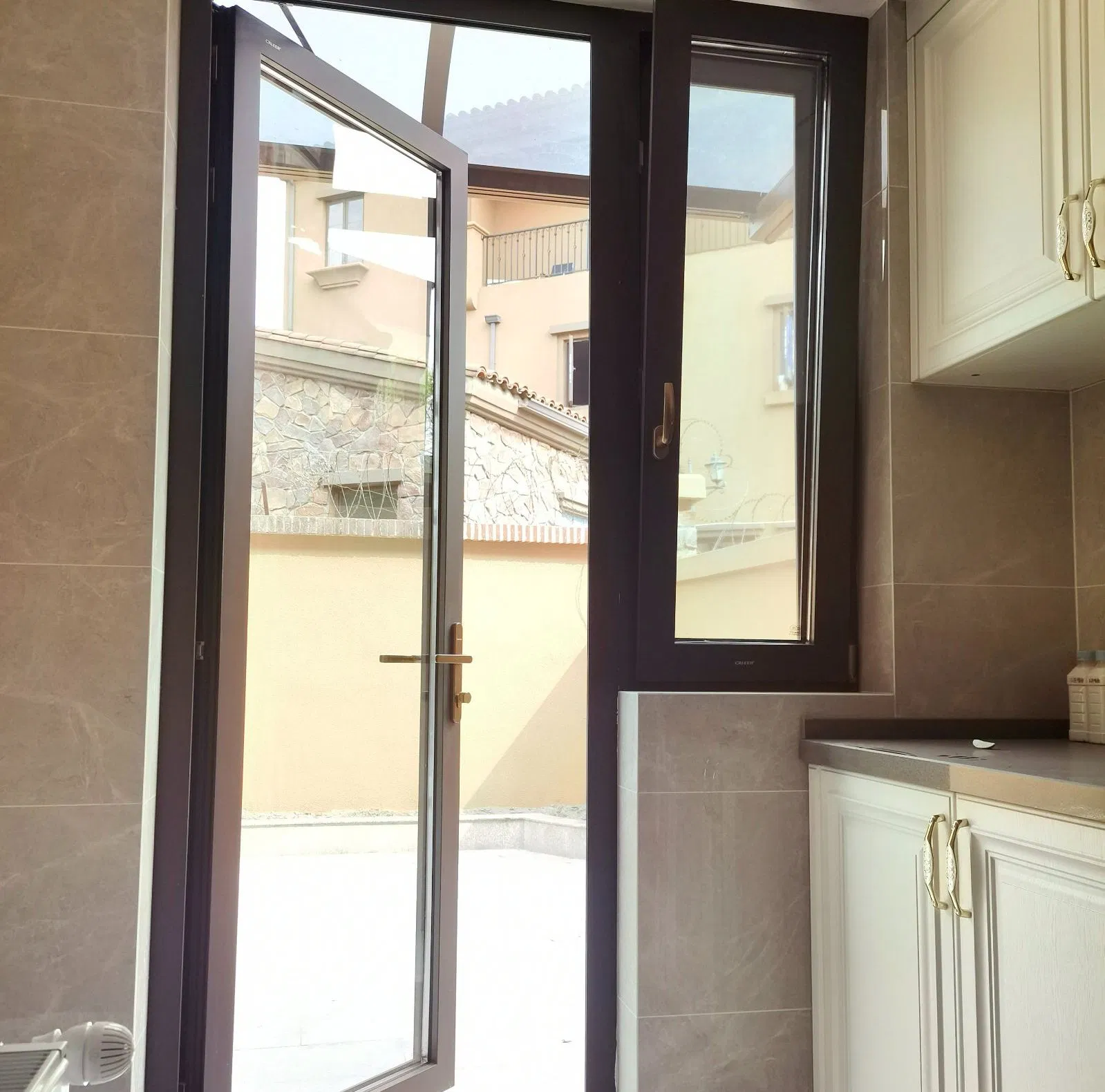 Modern Design Single Double Aluminum Entry Door with Multi-Point Lock for Security