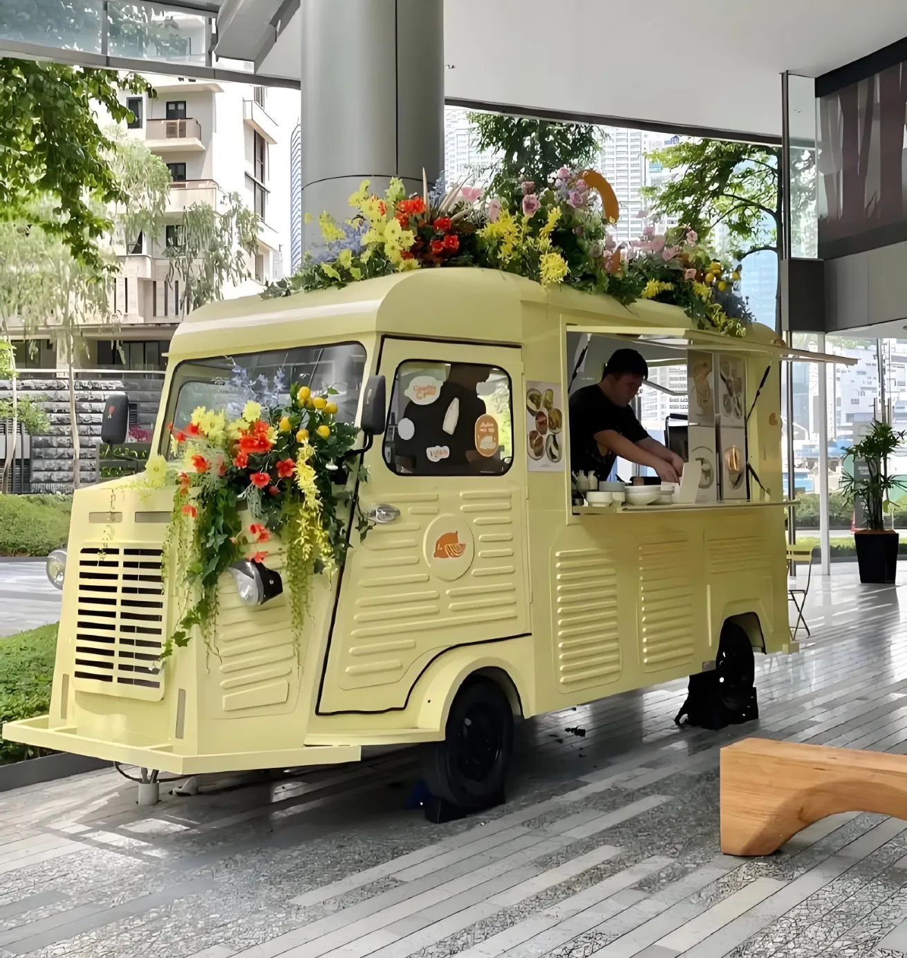 Mobile Kitchen Used Electric Food Catering Van Vintage Ice Cream/Coffee Street Food Vending Van