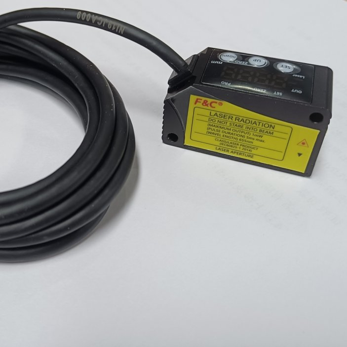 High-Precision Laser Displacement Sensor for Robotic Welding Solutions