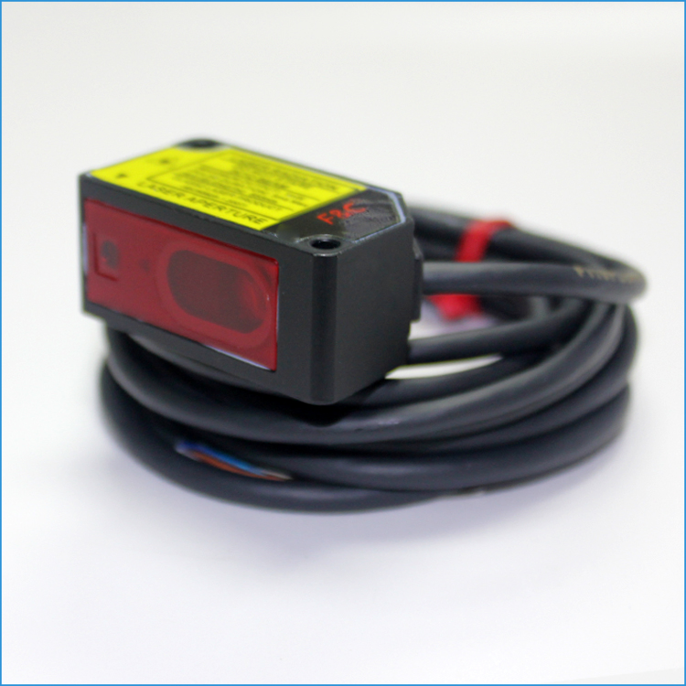 High-Precision Laser Displacement Sensor for Robotic Welding Solutions