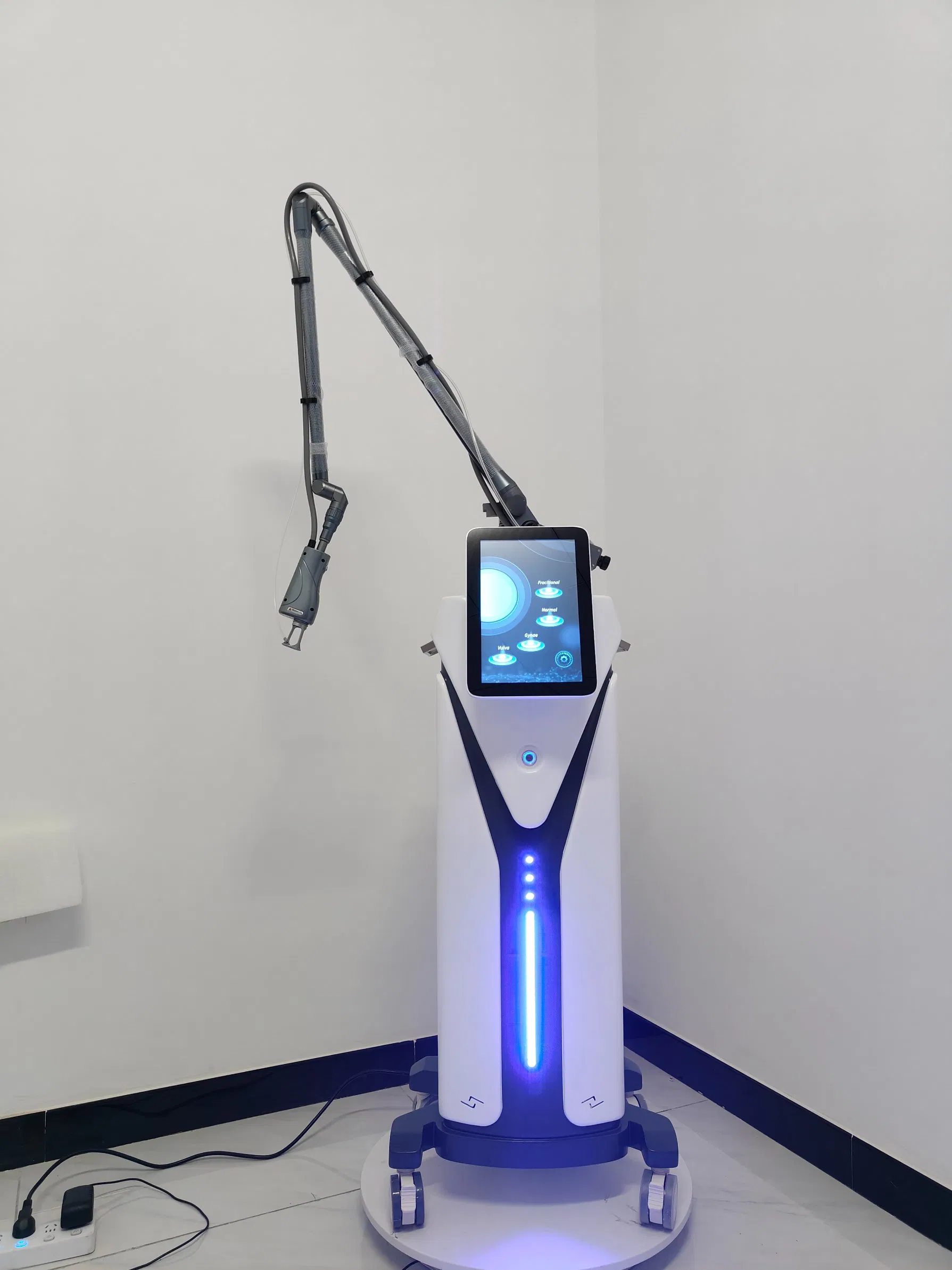 2026 FDA CO2 Fractional Laser Skin Tightening Scar and Acne Removal Skin Resurfacing Beauty Salon Laser