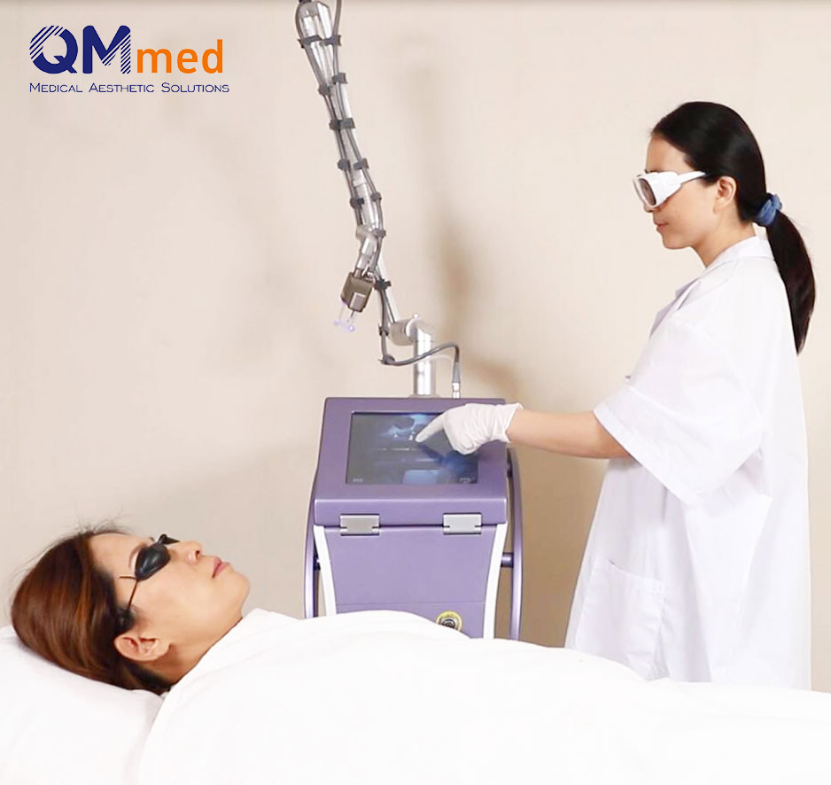 Top Selling Qm Medical CO2 Fractional Laser 10600nm Skin Rejuvenation Wrinkle Removal Skin Tightening Machine Vaginal Tightening Technology