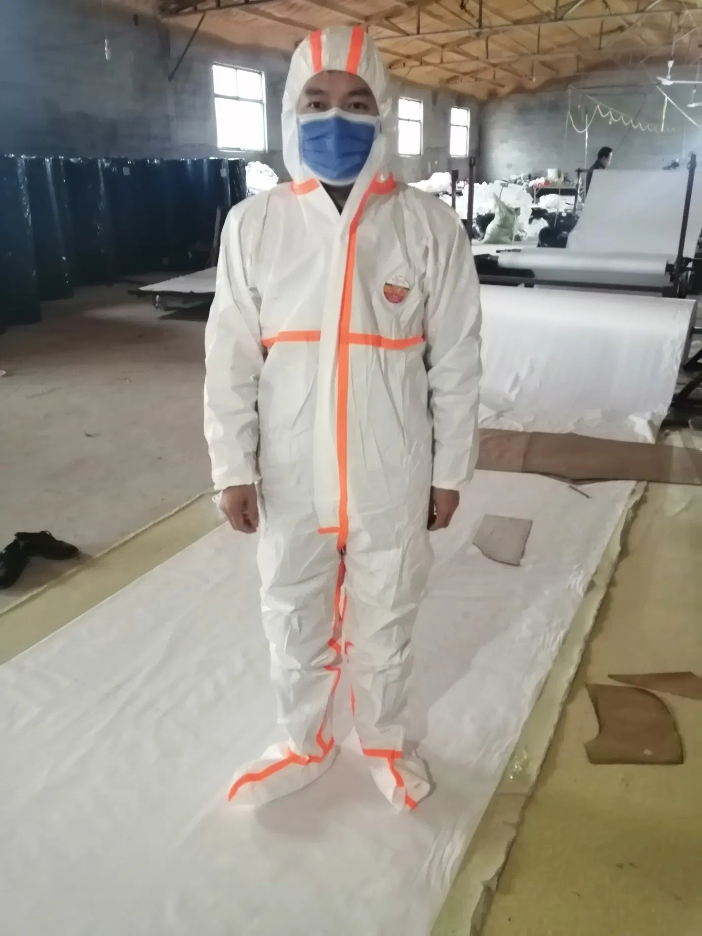 Ce FDA Safety Disposable Protection Clothing Coverall Protective Clothing Waterproof Isolation Clothing Overalls Suit Chemical Resistant Suit