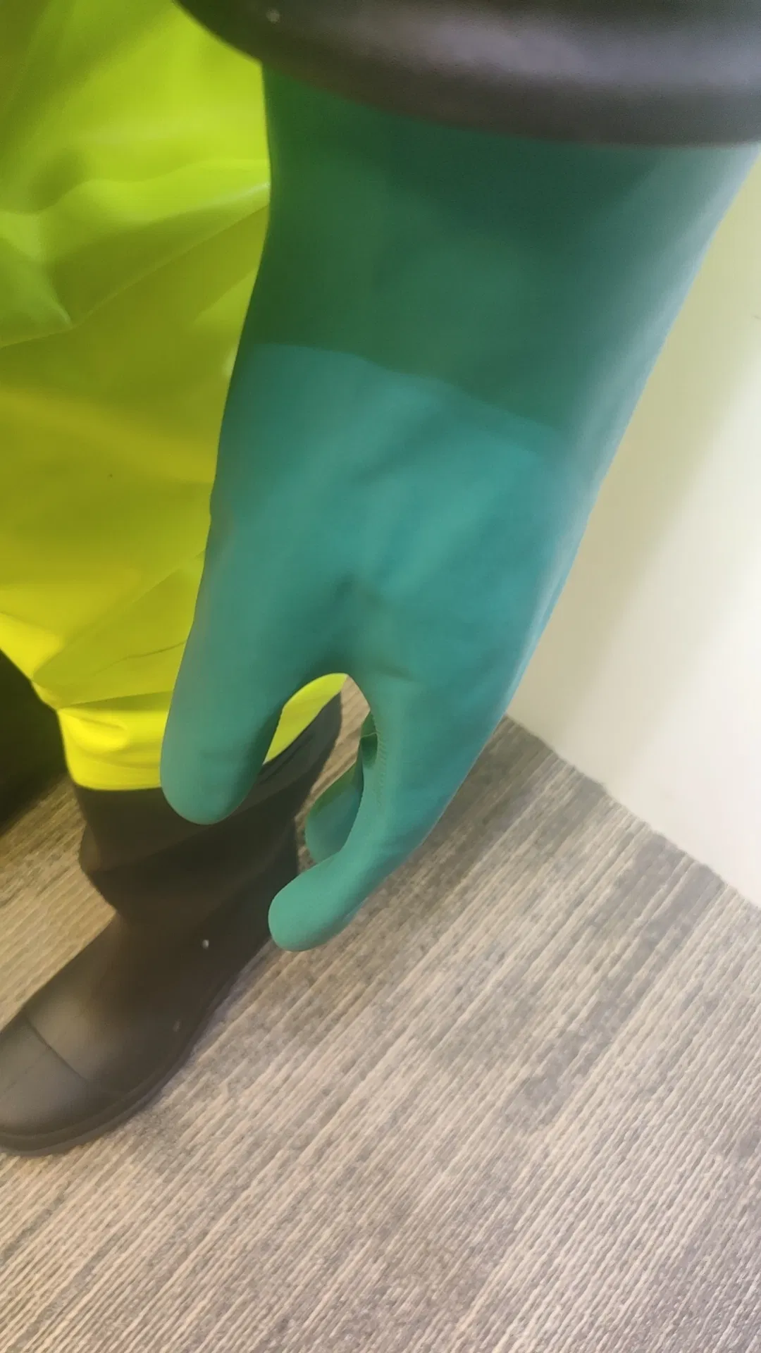 Heavy Duty Cbrn Protective Suit for Emergency Chemical Situations