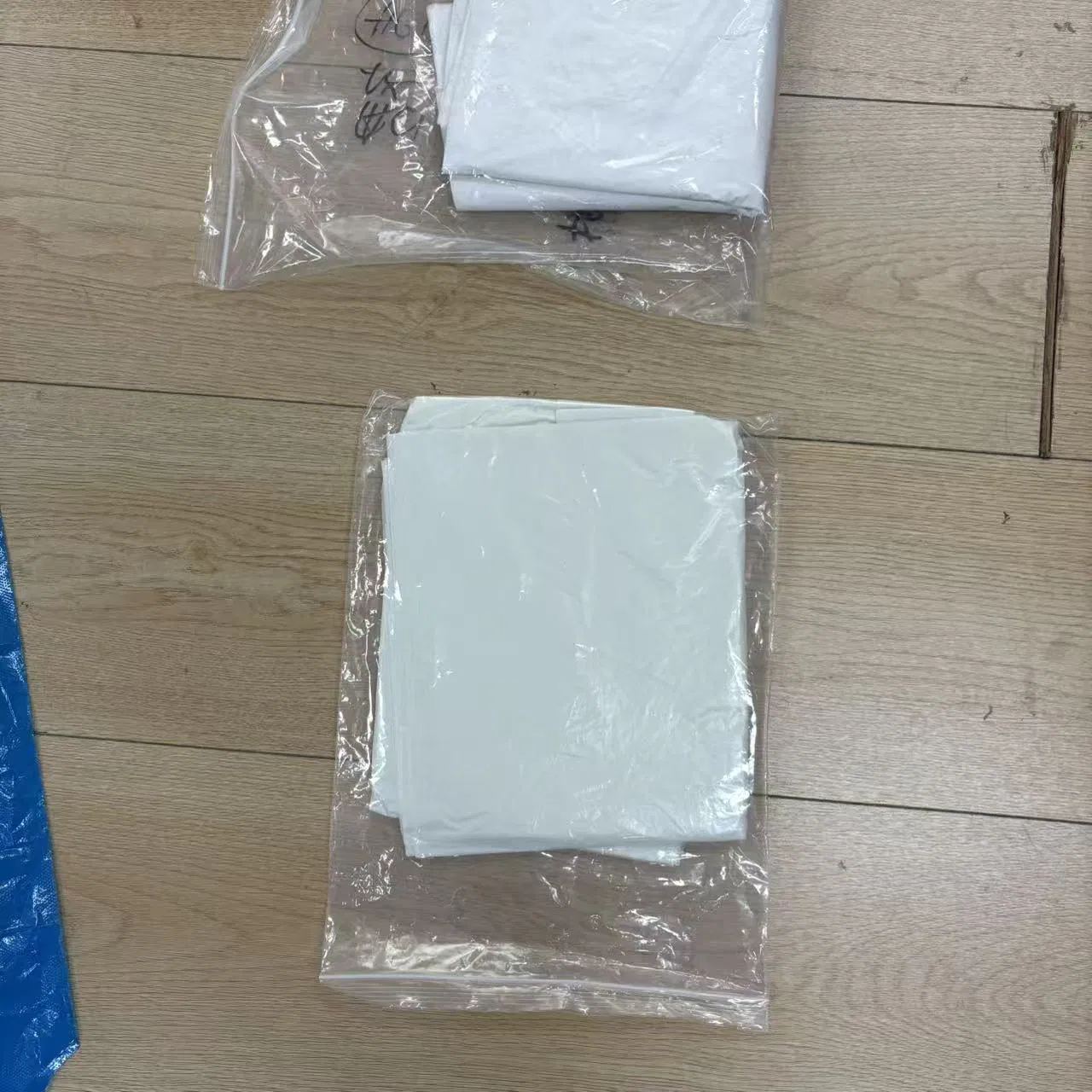 Disposable PE Apron Haircut Waterproof Hotpot