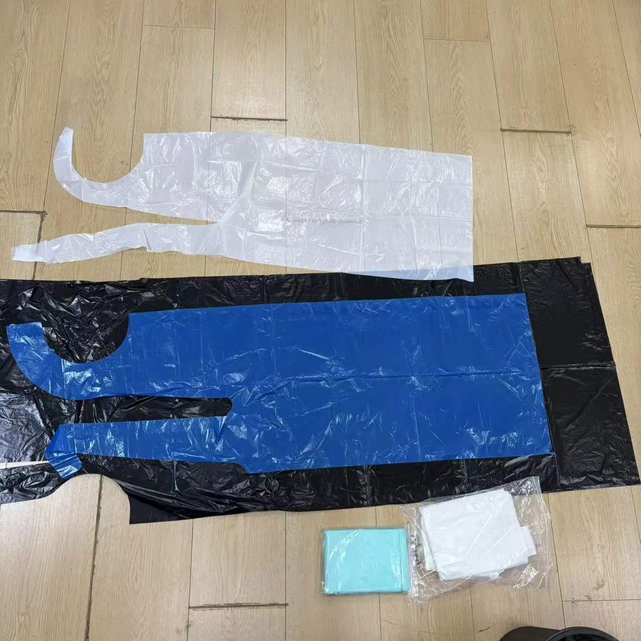 Disposable PE Apron Haircut Waterproof Hotpot