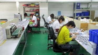 MedicalChi quality control station with inspector examining medical devices