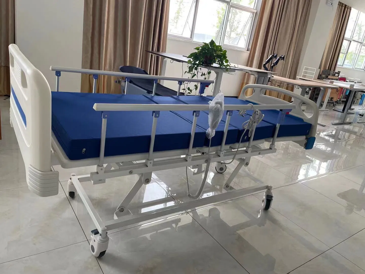 Pediatric Medical Hospital Bed Safety Design for Children Infant Patient Nursing Treatment
