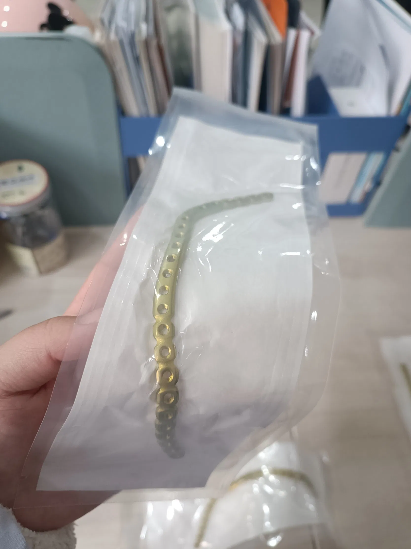 1mm Thickness Orthopedic Titanium Implant Maxillofacial Locking Plate Surgery