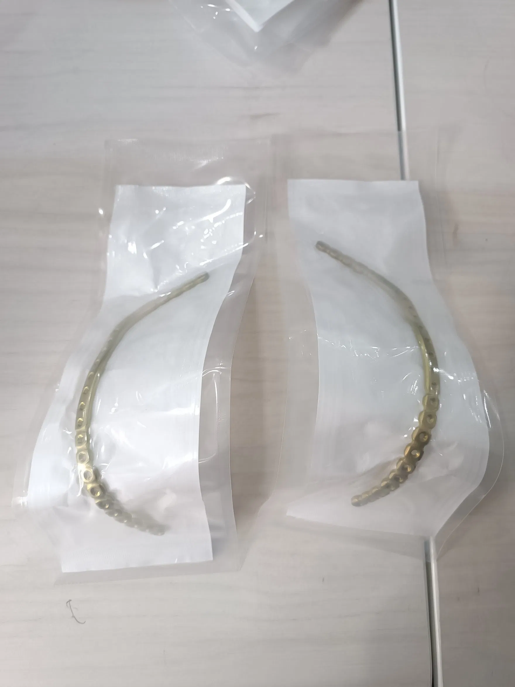 1mm Thickness Orthopedic Titanium Implant Maxillofacial Locking Plate Surgery