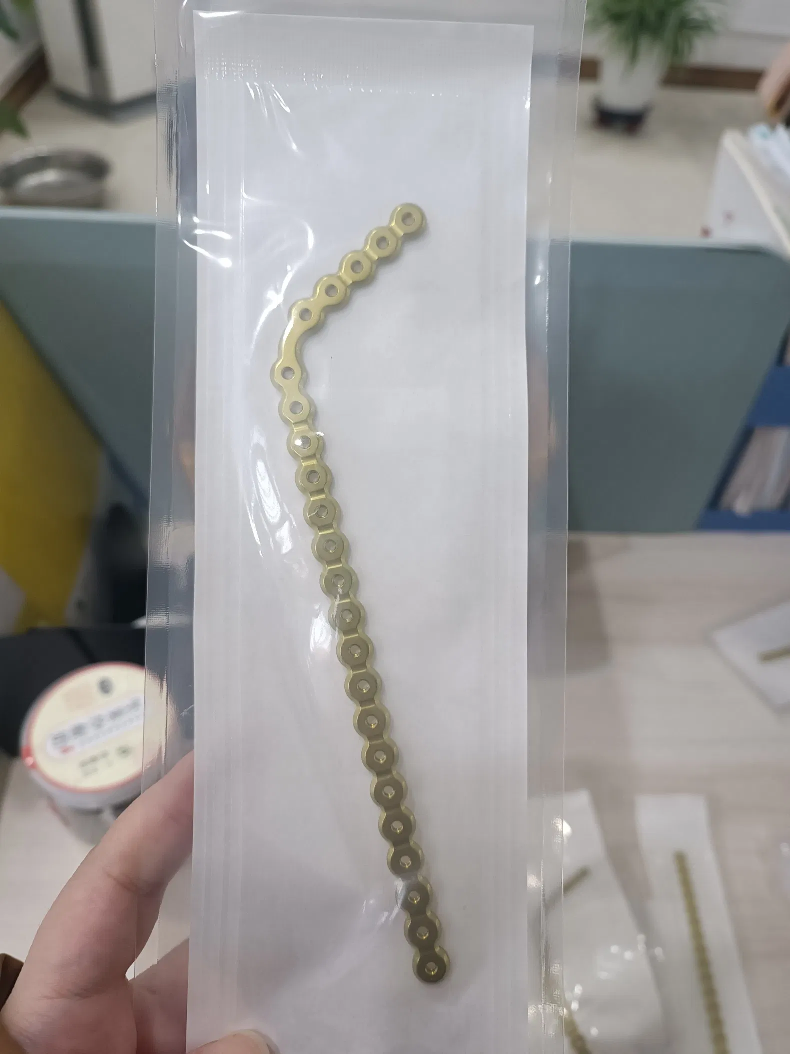 1mm Thickness Orthopedic Titanium Implant Maxillofacial Locking Plate Surgery