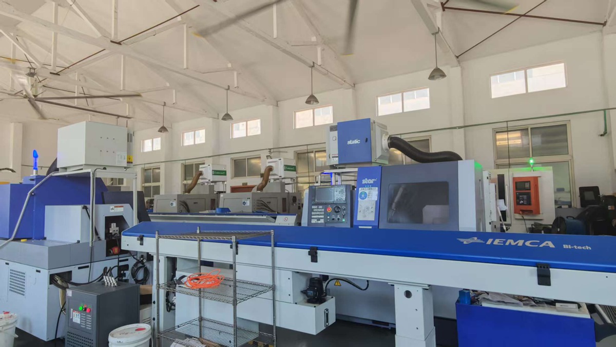 Hangzhou DTRX Medical Technology factory floor with advanced orthopedic implant manufacturing equipment