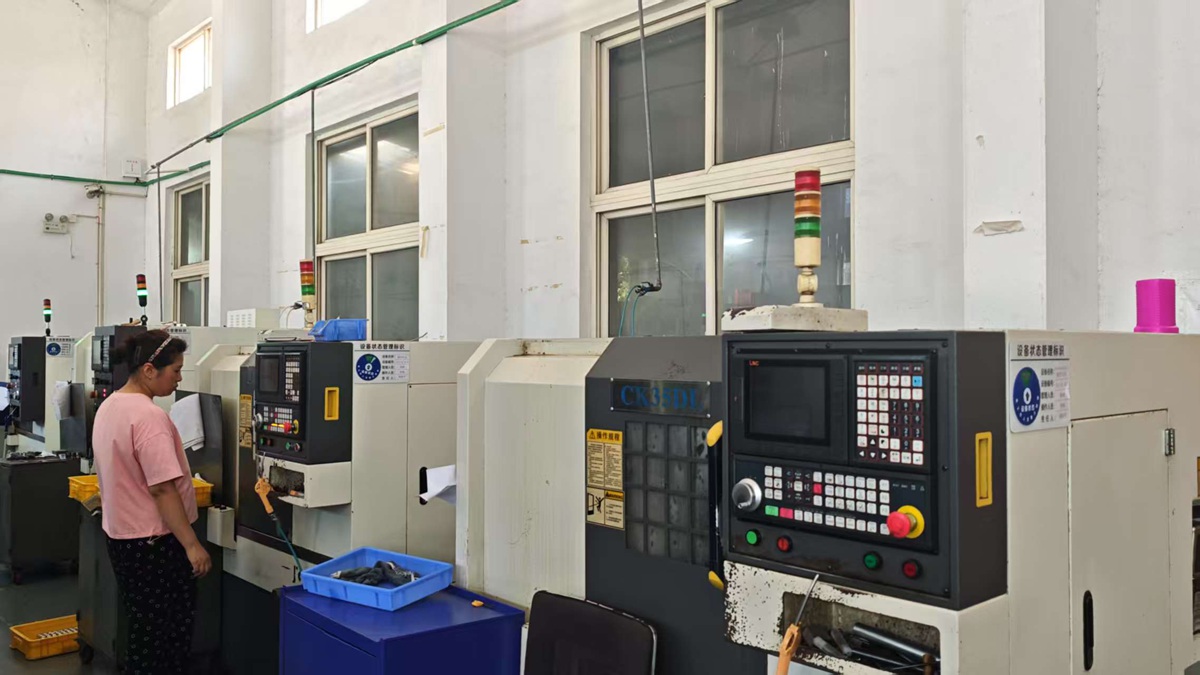 DTRX Medical interlocking intramedullary nail orthopedic implant manufactured with turning and milling process