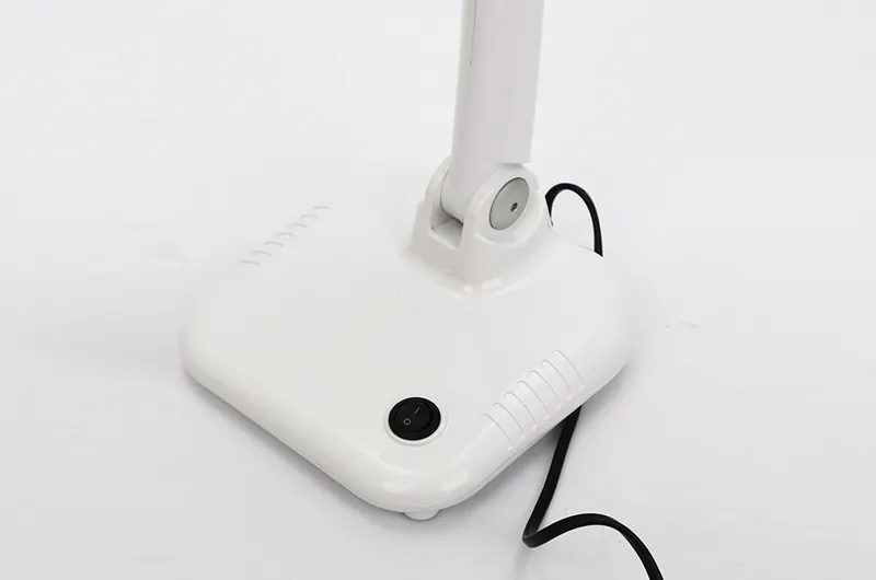 Magnifier with Lamp Detail