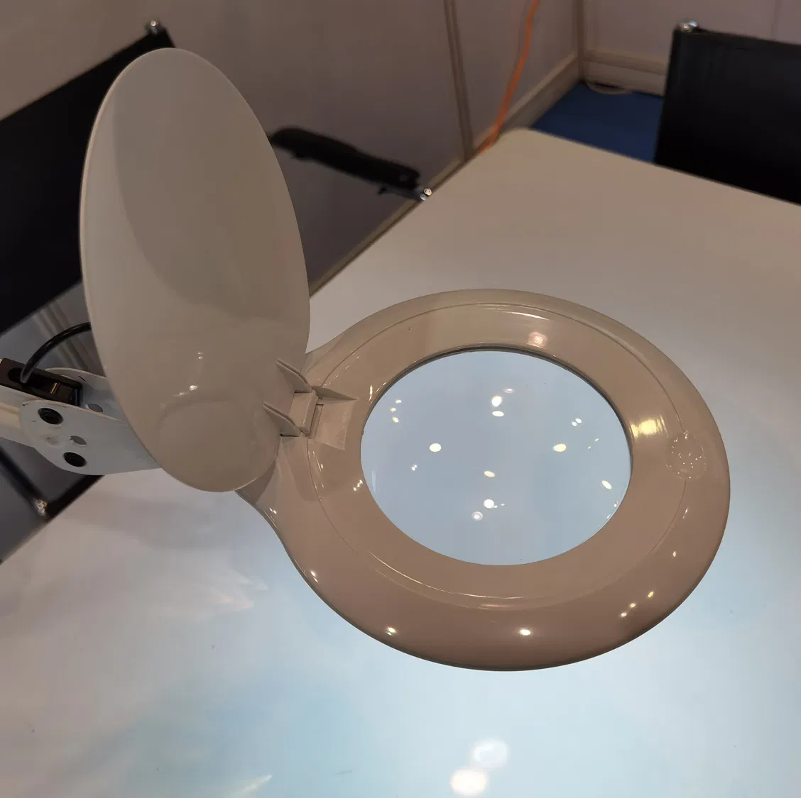 New Remote Control USB LED Magnifying Lamp with White-Yellow-Mixed Light