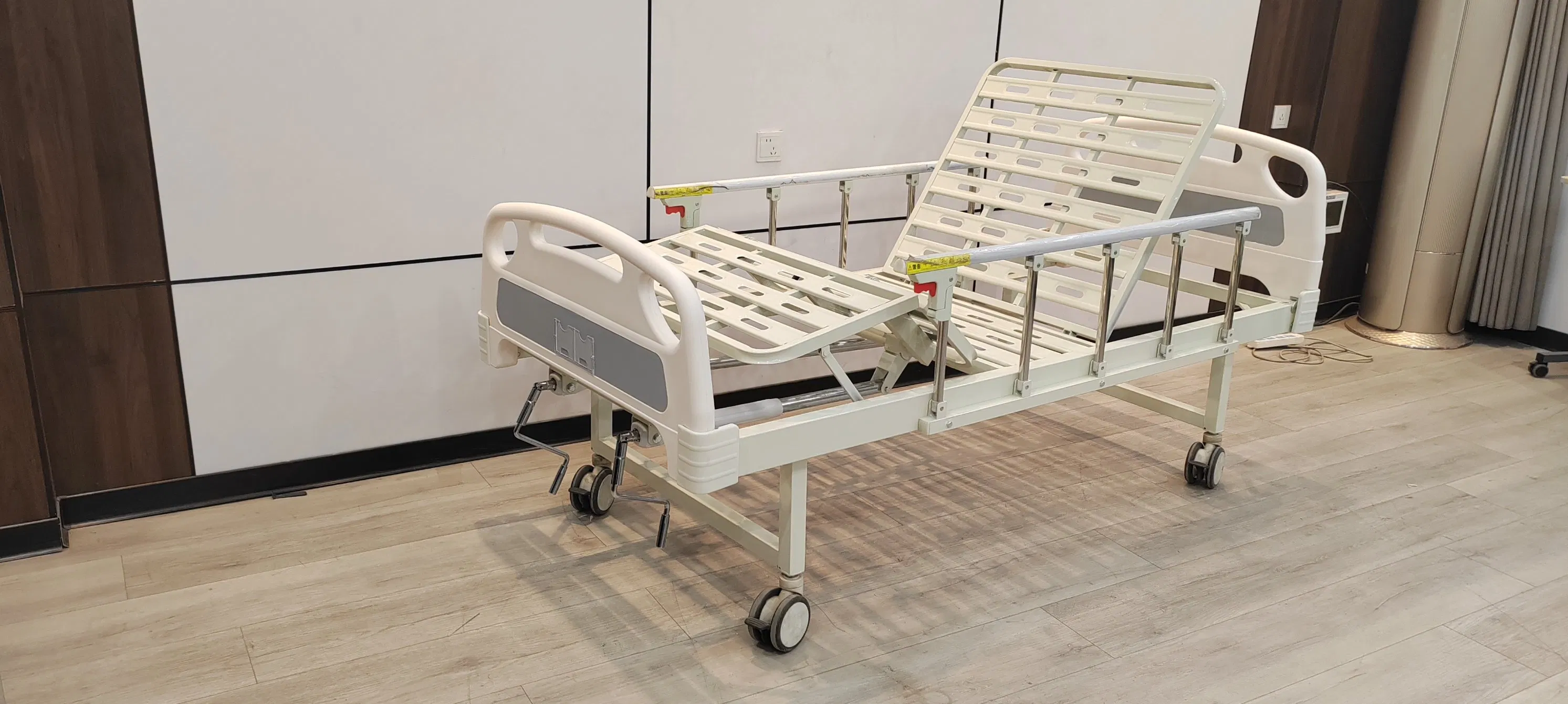 Heavy Duty Bariatric Electric Hospital Bed with Locking Wheels for Bedridden Patients