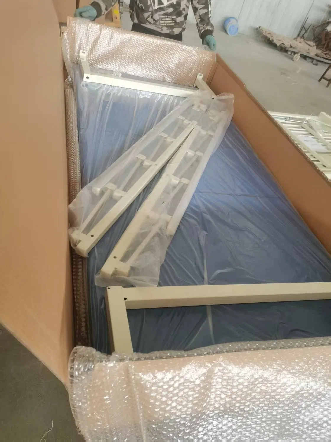Heavy-Duty Bariatric Hospital Bed 400lbs Capacity