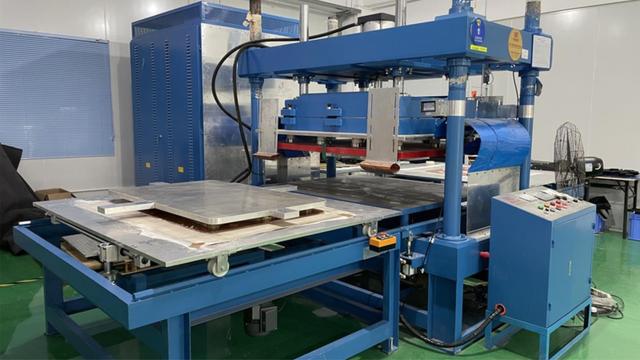 Dgem Medical ICU critical care bed with advanced monitoring integration