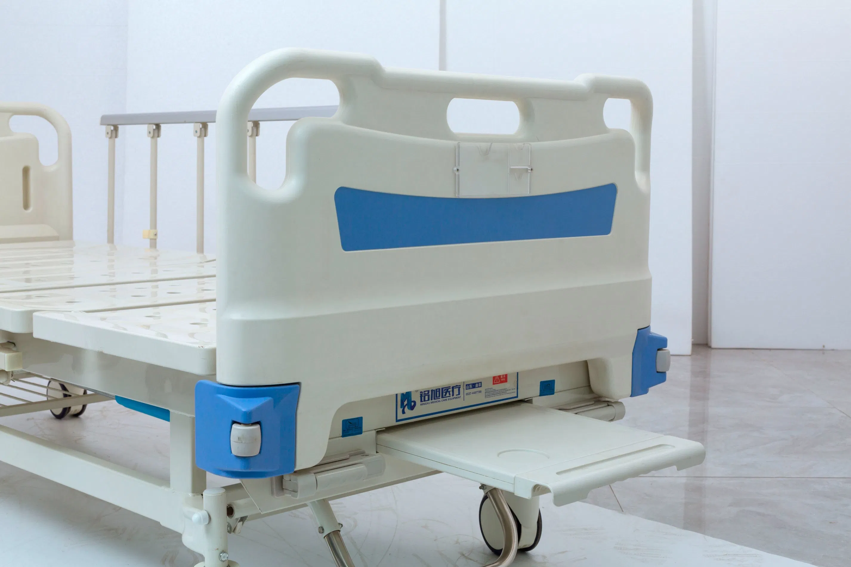 Medical Equipments Medical Hospital Bed 2 Cranks Hospital Bed Manual Hospital Bed with Mattress