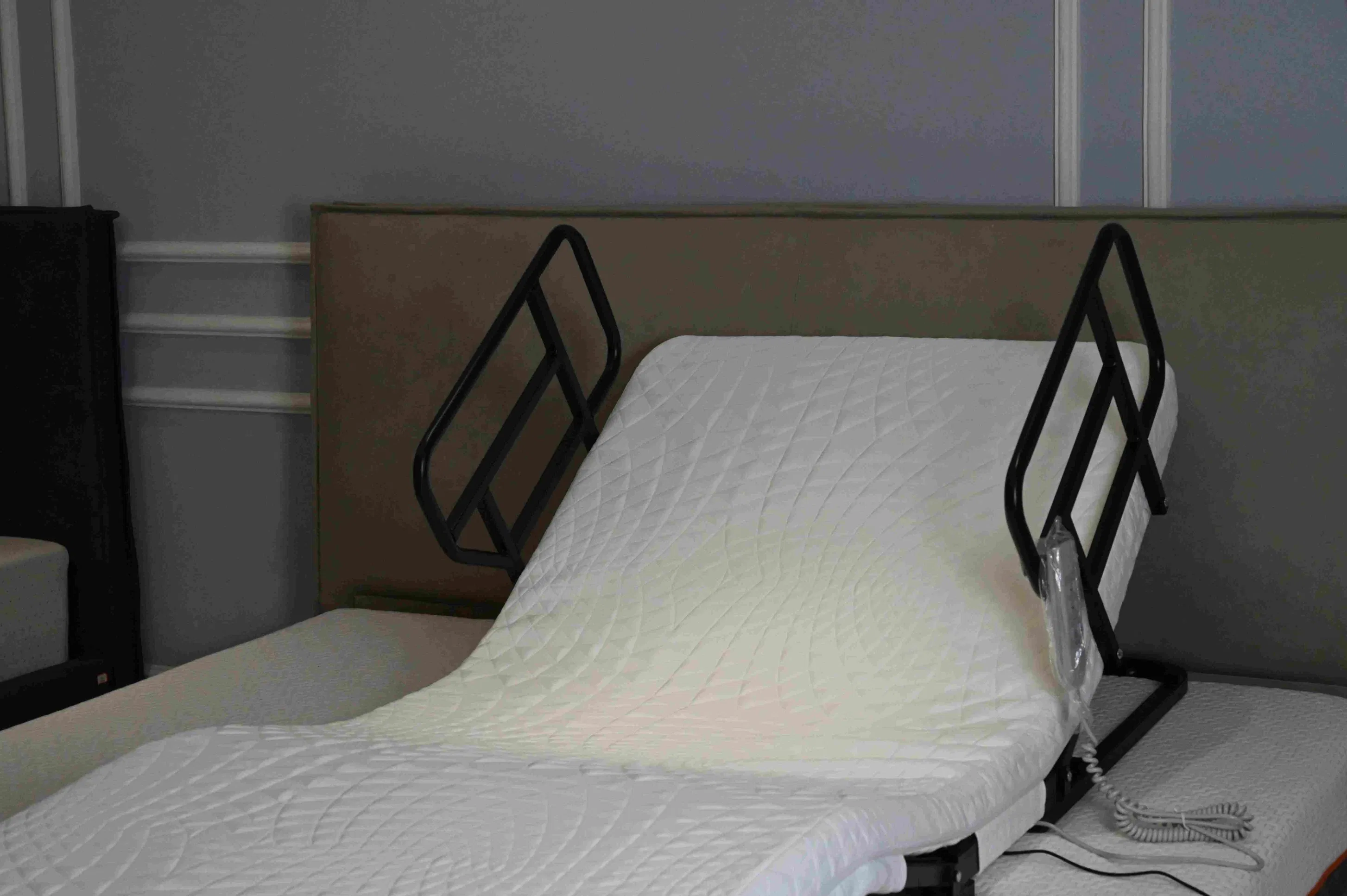 Home Care Hospital 4 Motors Elderly Adults Safety Smart Electric Foldable Nursing Bed