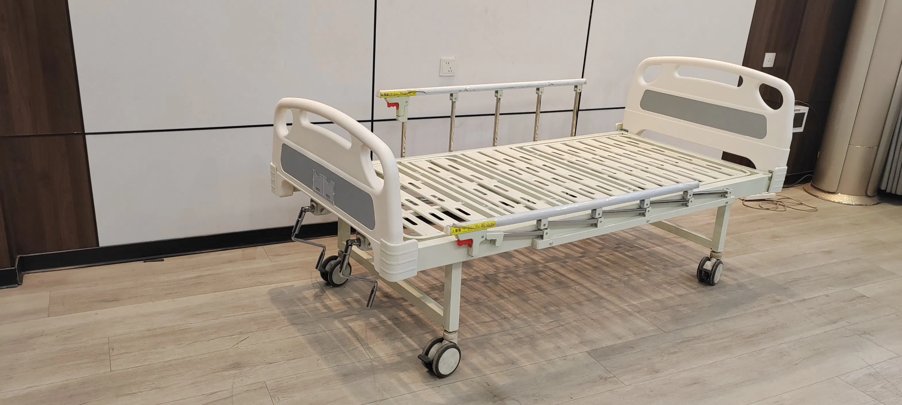 Heavy Duty Bariatric Electric Hospital Bed with Locking Wheels for Bedridden Patients