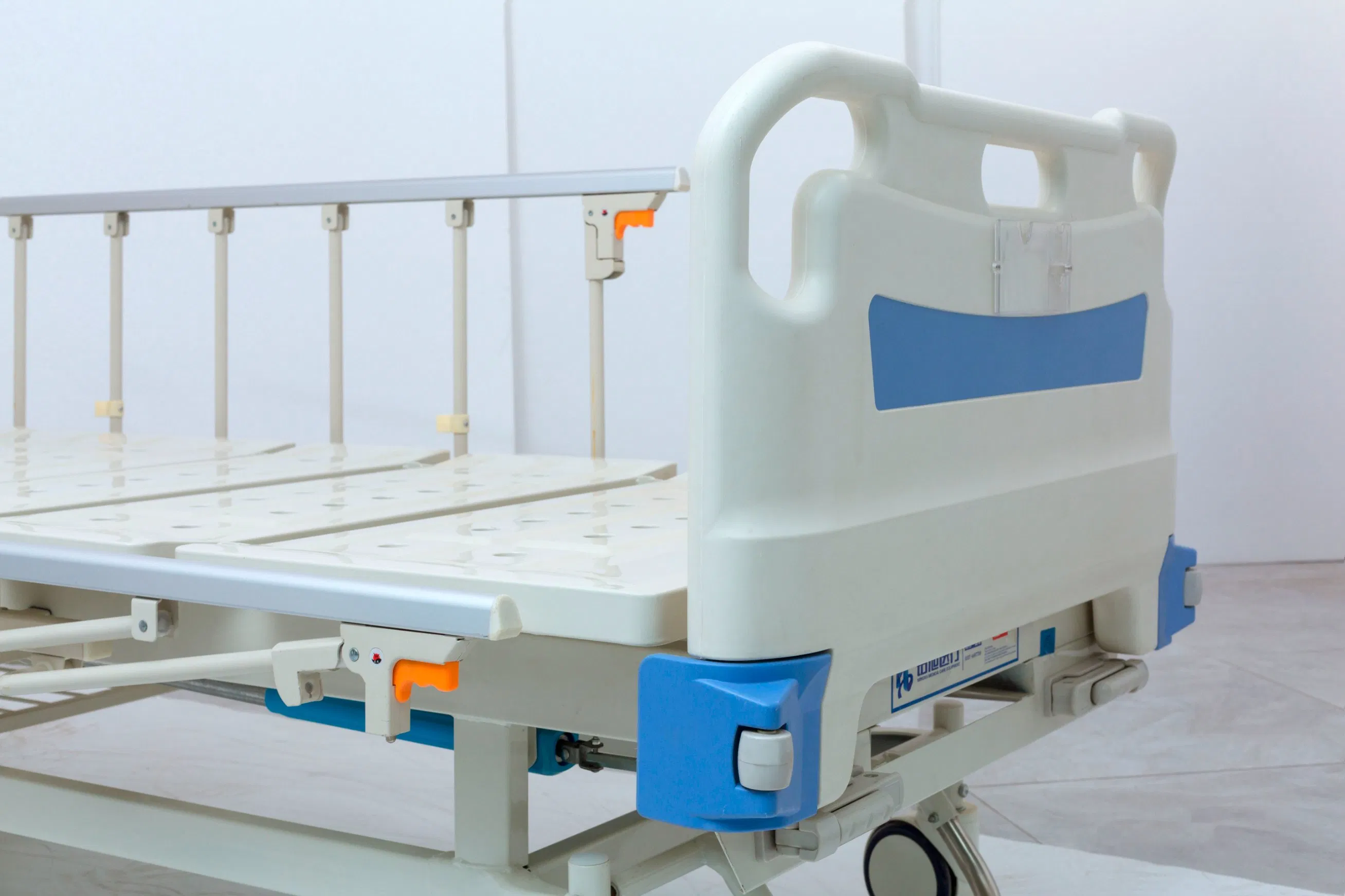 Medical Equipments Medical Hospital Bed 2 Cranks Hospital Bed Manual Hospital Bed with Mattress
