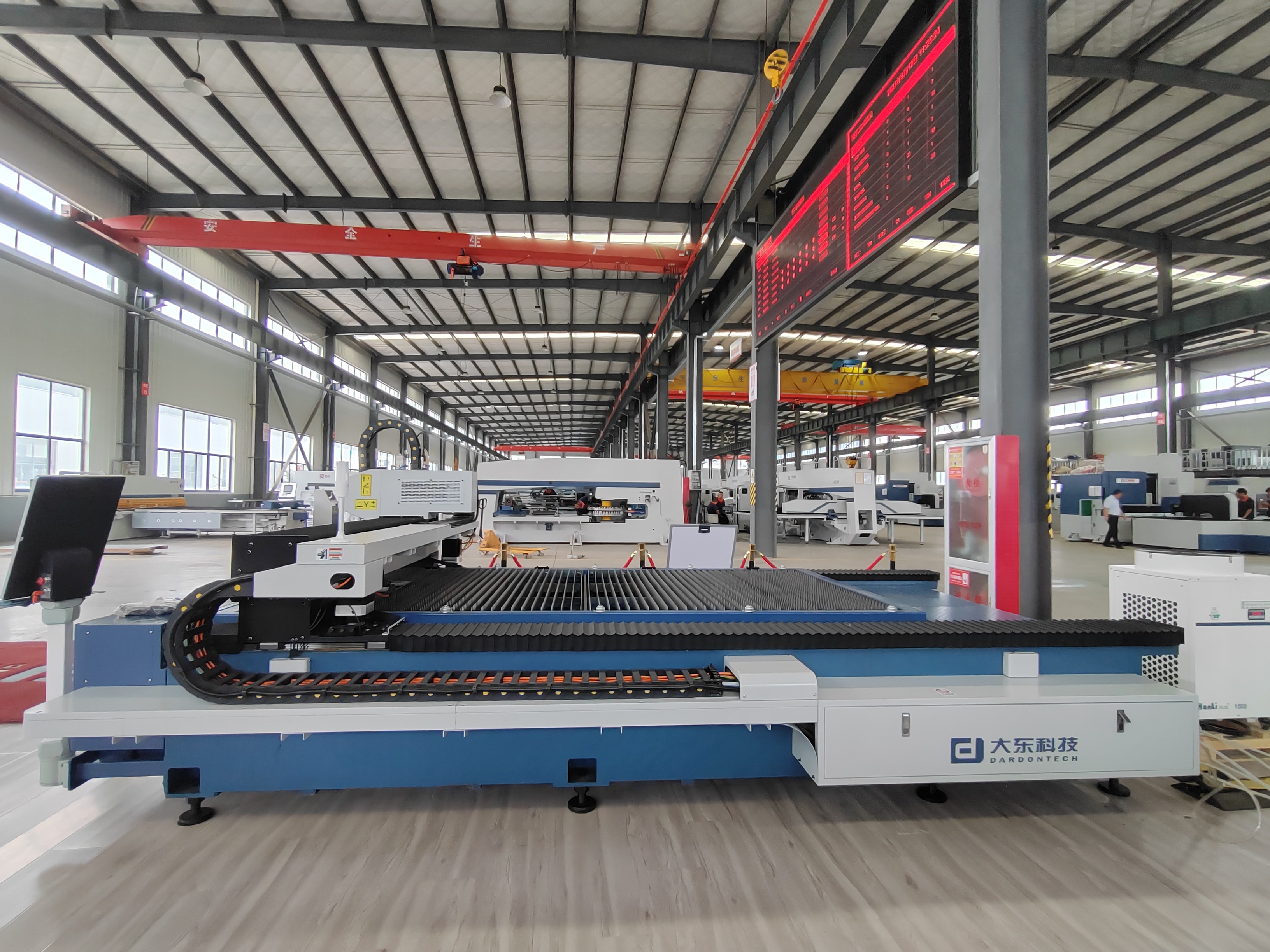 BoChu System BOCI Laser Cutting Head Maxphotonics Laser Generator New 3015 15000W CNC Fiber Laser Cutting Machine Sheet Metal