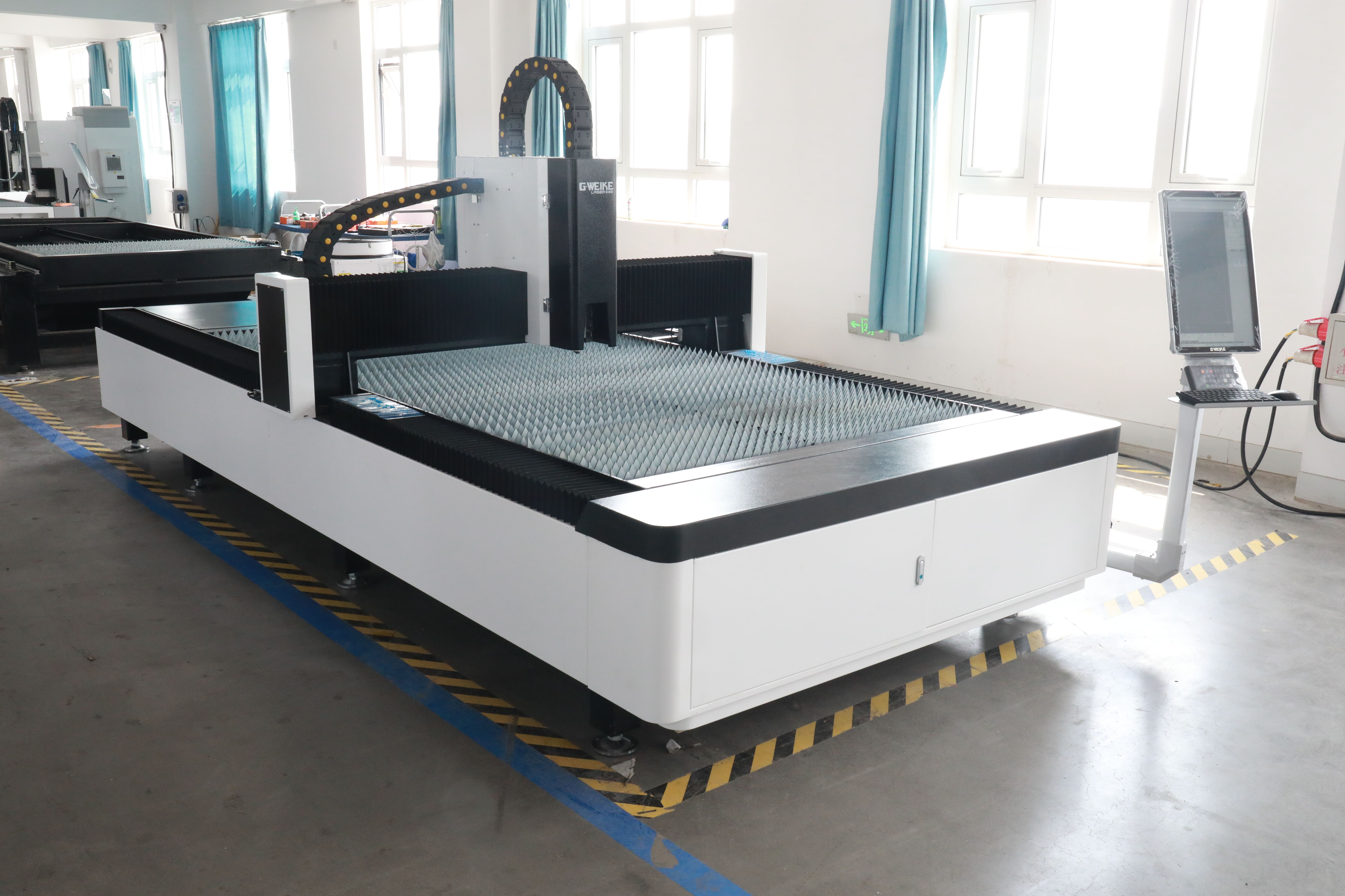 Ultra-low G.Weike LF3015E PRO 1000W Water Delta Fiber Laser Cutting Machine Cypcut Control Hiwin 3000x1500mm 0.02mm Cutting