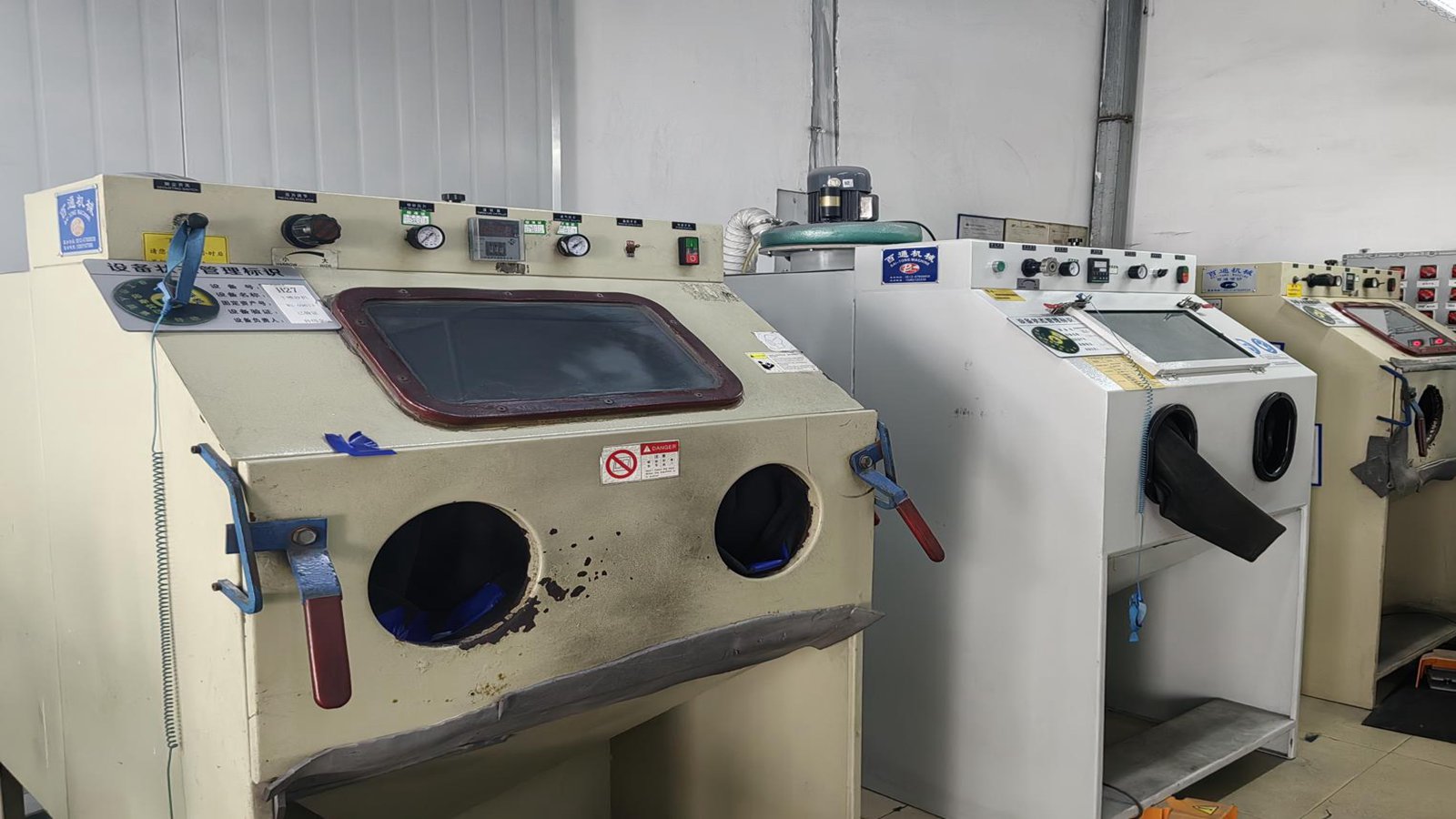Polishing process for smooth orthopedic implant surface finish